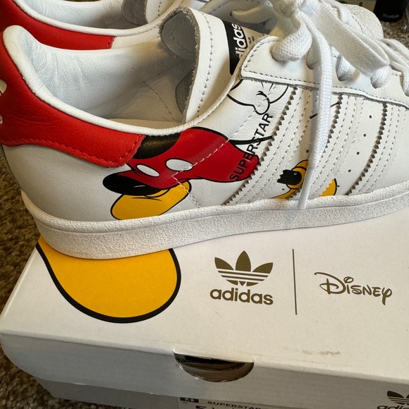 Superstar adidas disney collection size 5.5 us - Picture 3 of 4